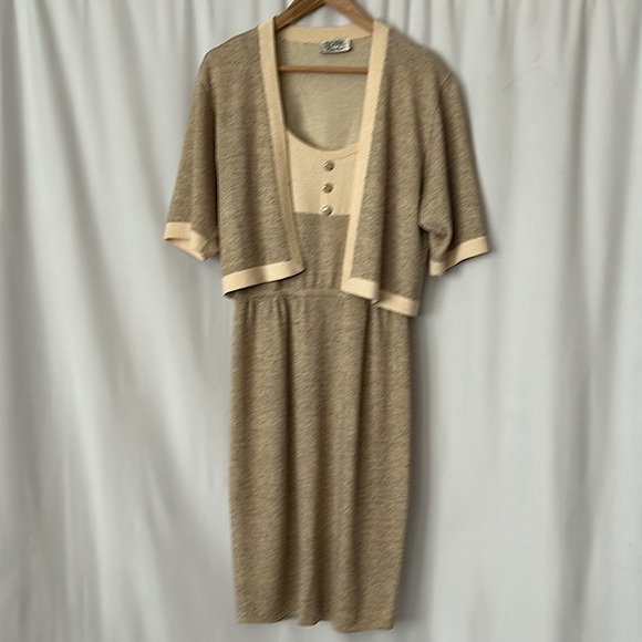 St. John Dresses & Skirts - St. John Vintage Oatmeal/Tan Wool Short Sleeve Two Piece Dress **Size 8** 🌸🌸